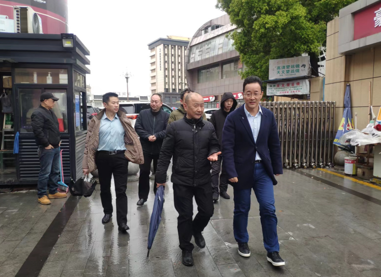 穆孫祥督導(dǎo)長運(yùn)物業(yè)、都市城際公交文明創(chuàng)建工作