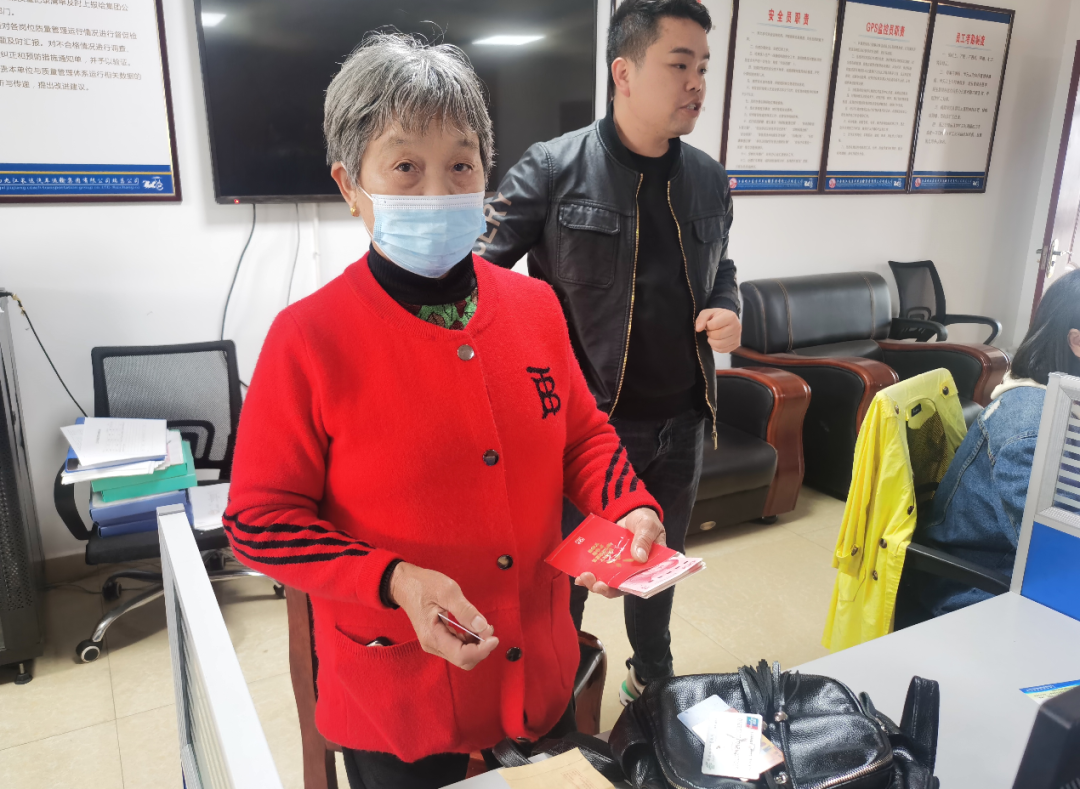 九江長運(yùn)：拾金不昧品德高   樹立社會新榜樣