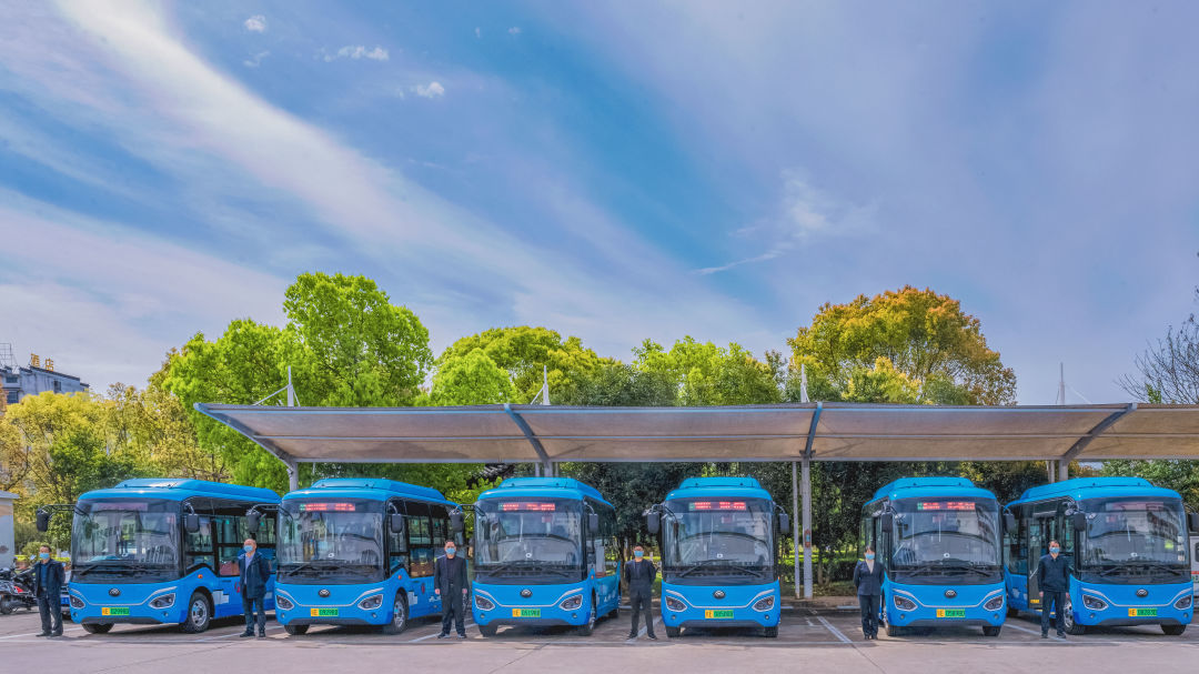 爭分奪秒拼經濟 || 婺源公交：穩(wěn)安全 優(yōu)服務 確?！半p過半”