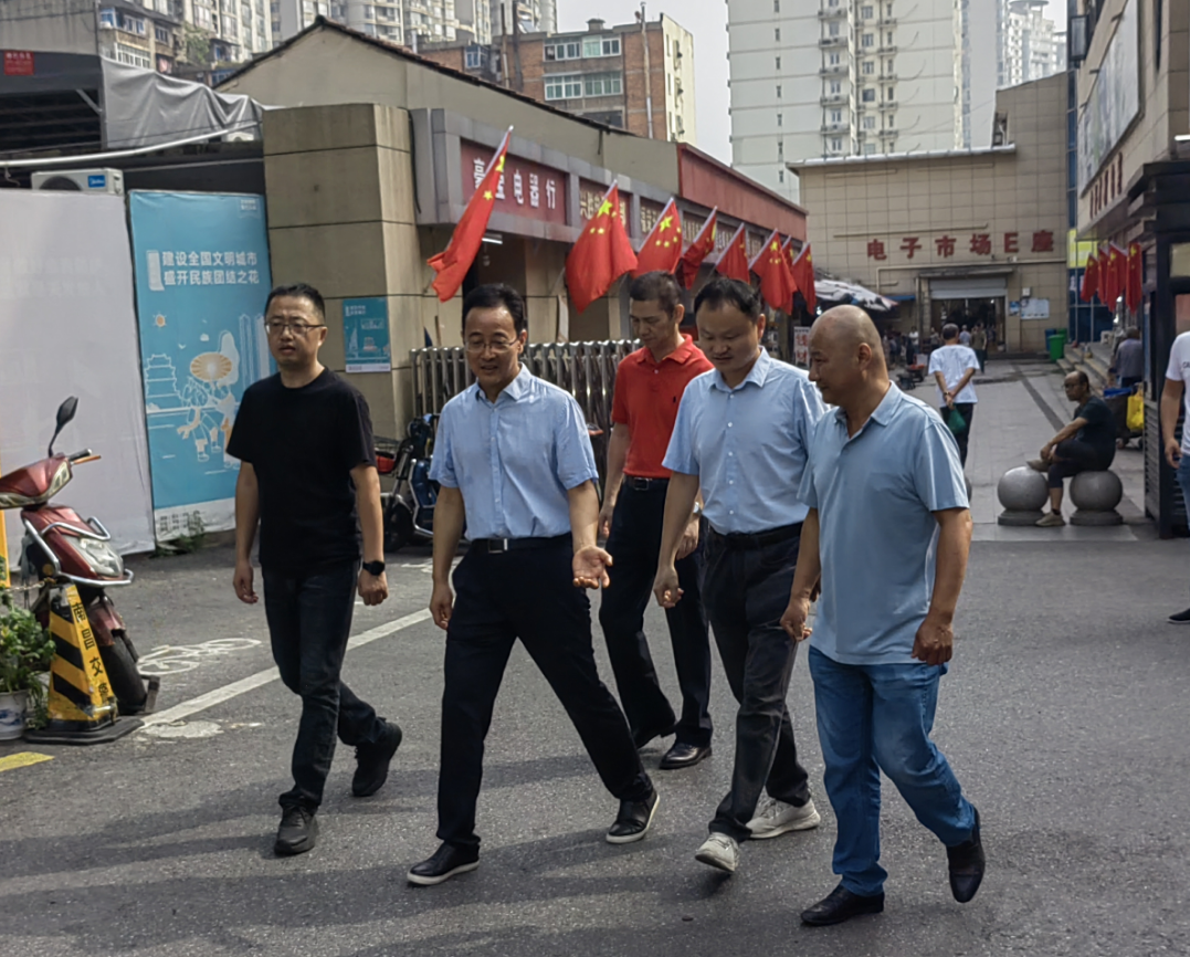 穆孫祥督導(dǎo)長運物業(yè)、都市城際公交節(jié)日期間安全生產(chǎn)工作