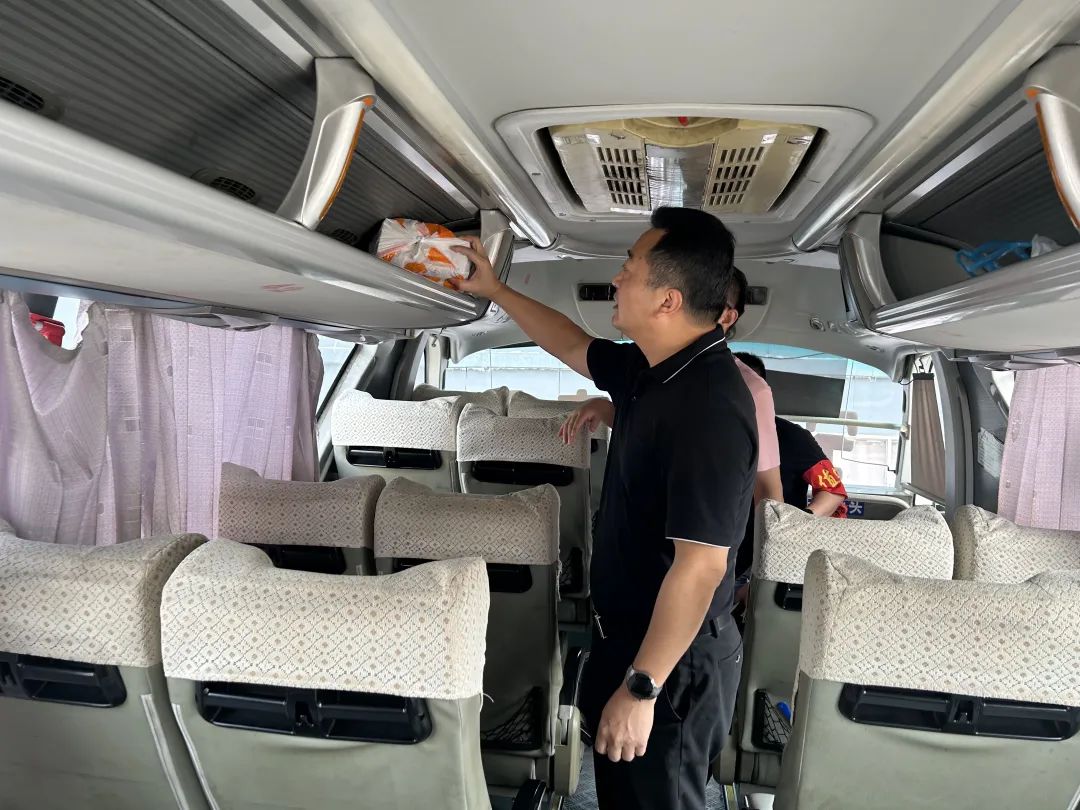 王曉督導(dǎo)長(zhǎng)運(yùn)物業(yè)、都市城際公交“中秋、國(guó)慶”期間安全維穩(wěn)、值班值守工作