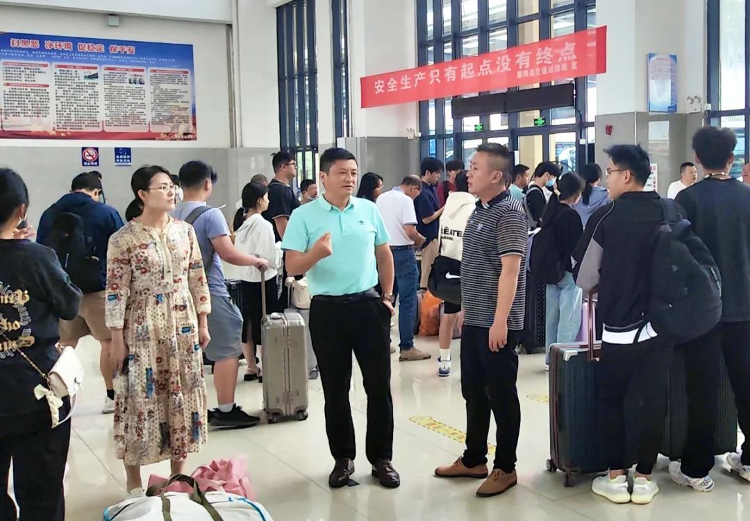 占梁督導(dǎo)上饒汽運(yùn)、鄱陽長運(yùn)國慶期間安全生產(chǎn)工作