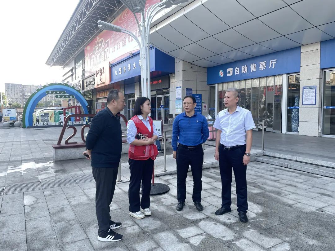 劉志堅(jiān)督導(dǎo)檢查都市城際公交創(chuàng)文鞏衛(wèi)工作