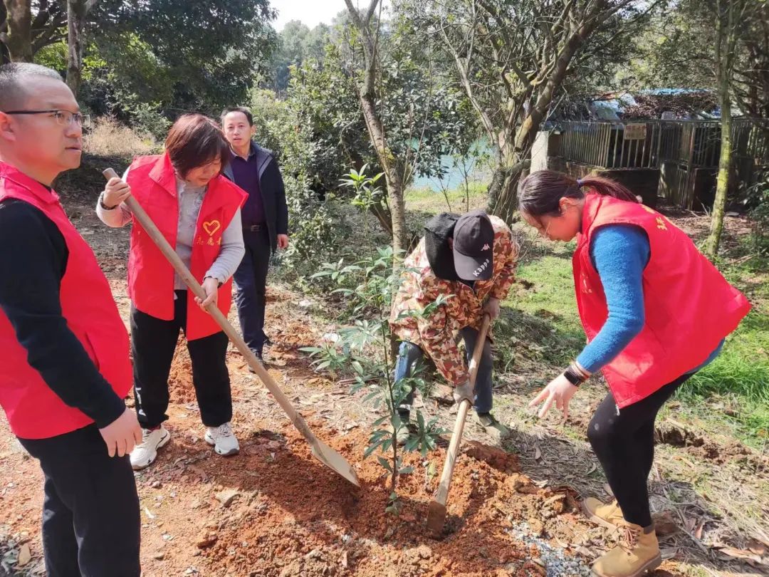 長(zhǎng)運(yùn)科技開展志愿服務(wù)活動(dòng) 萬建紅參加