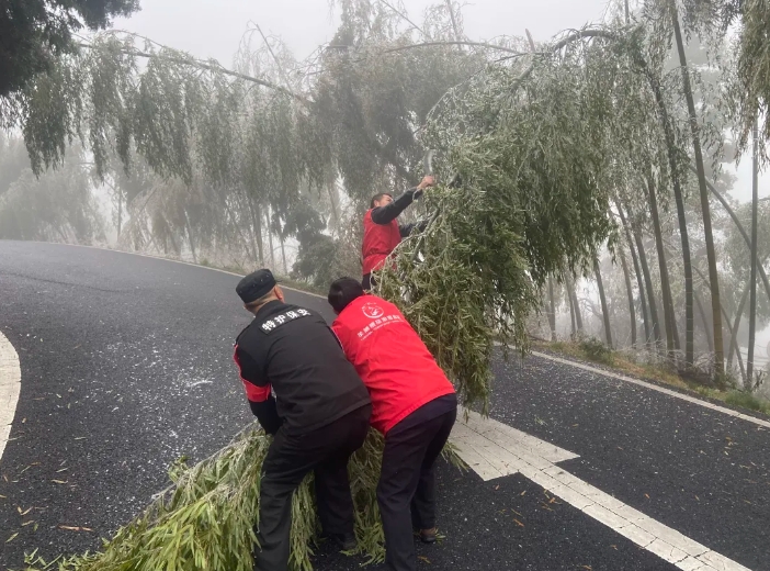 ?吉安公司:突發(fā)惡劣天氣 羊獅慕公司全力保暢通