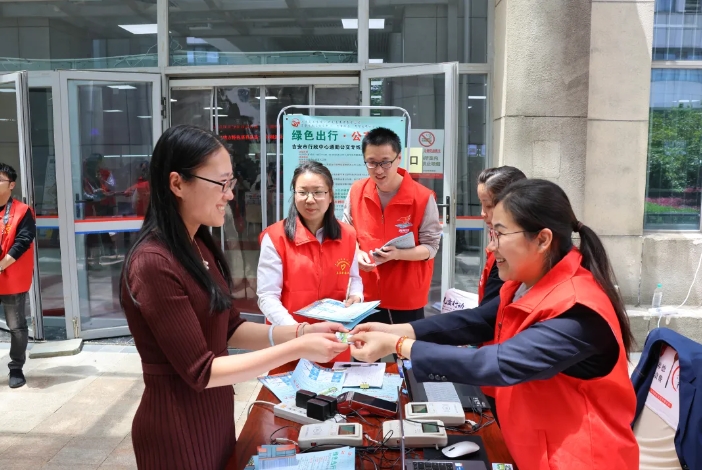 吉安公司:開(kāi)展“綠色出行 公交優(yōu)先”定制公交線主題宣傳活動(dòng)
